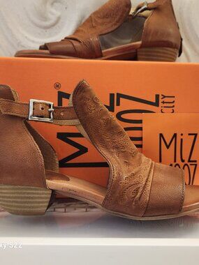 MIZ MOOZ "Corra" Brandy Heeled leather sandals. NIB. Size EU 40/US 9